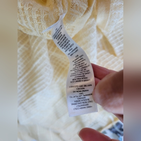 Travelers Collection by Chico's Texture Overlay Top US 4 in Yellow NWT - Picture 8 of 12